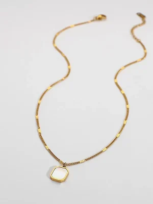 Trendy-18k-Gold-Plated-Stainless-Steel-Natural-Shell-Square-Pendant-Necklaces-for-Women-Girls-Waterproof-Collar-1